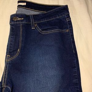 “711 Skinny” Levi’s Jeans